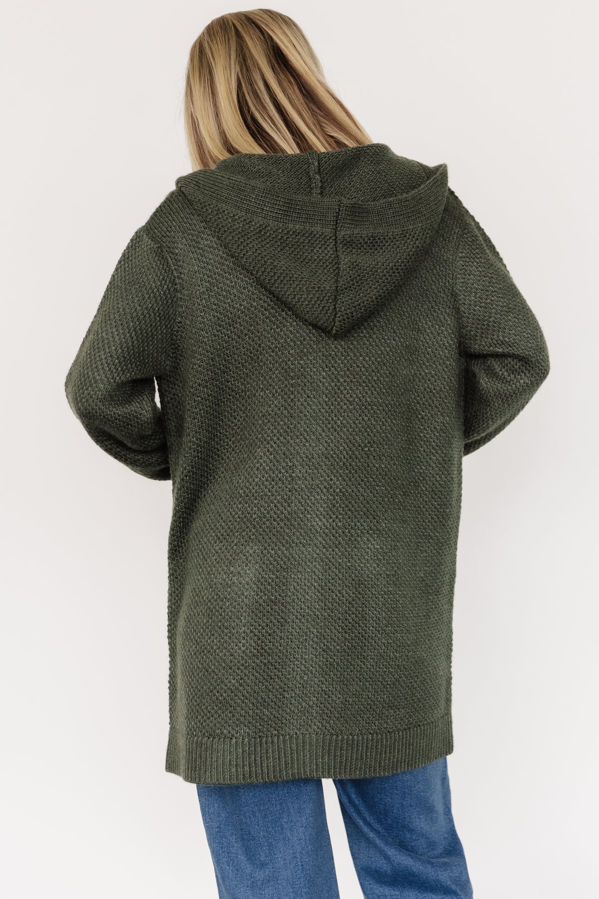 Close-up detail of chunky knit and ribbed neckline on the Katrine hooded cardigan, emphasizing knit texture and stitch definition.