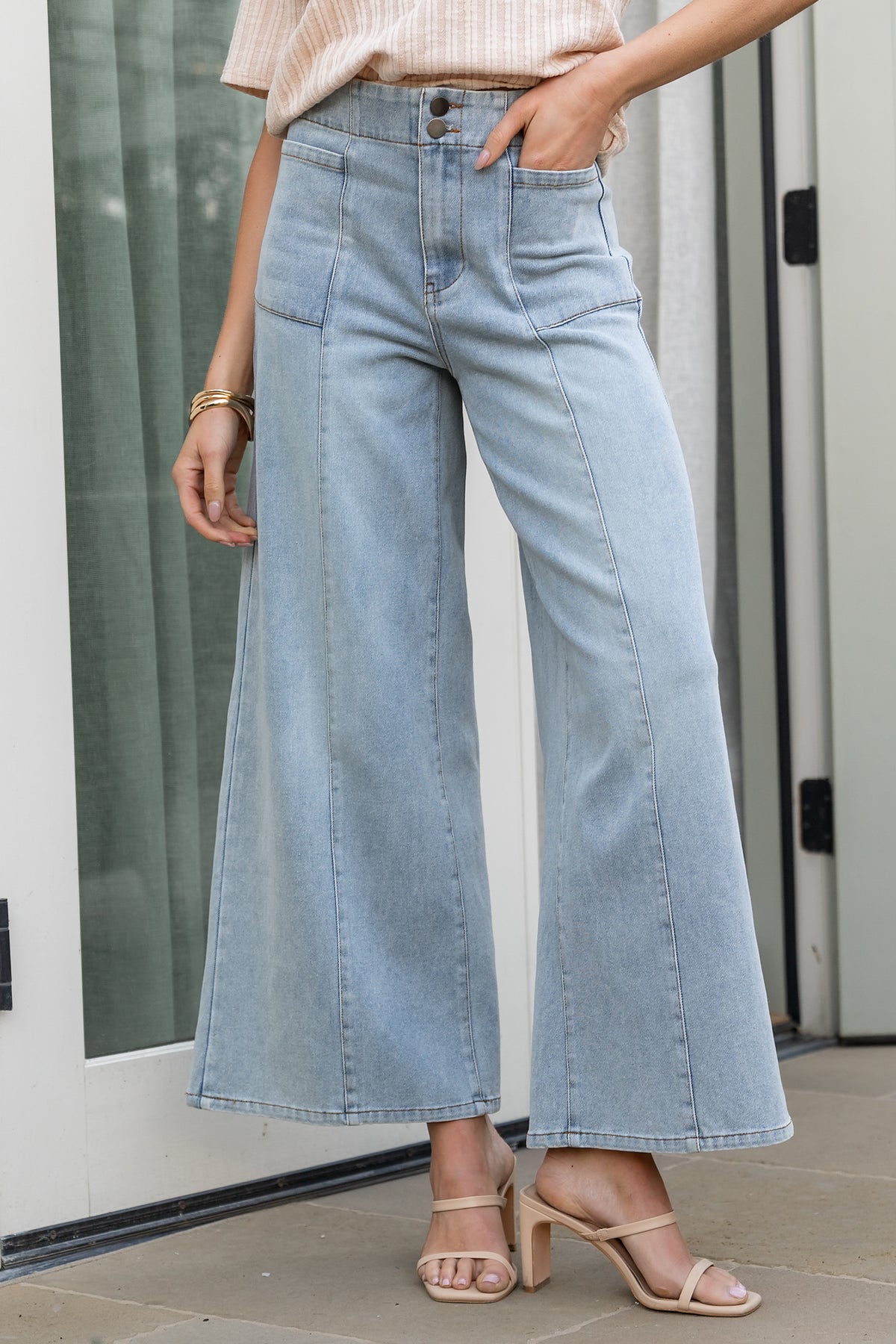 Emmi Mid Rise Wide Leg Jeans | Light Wash