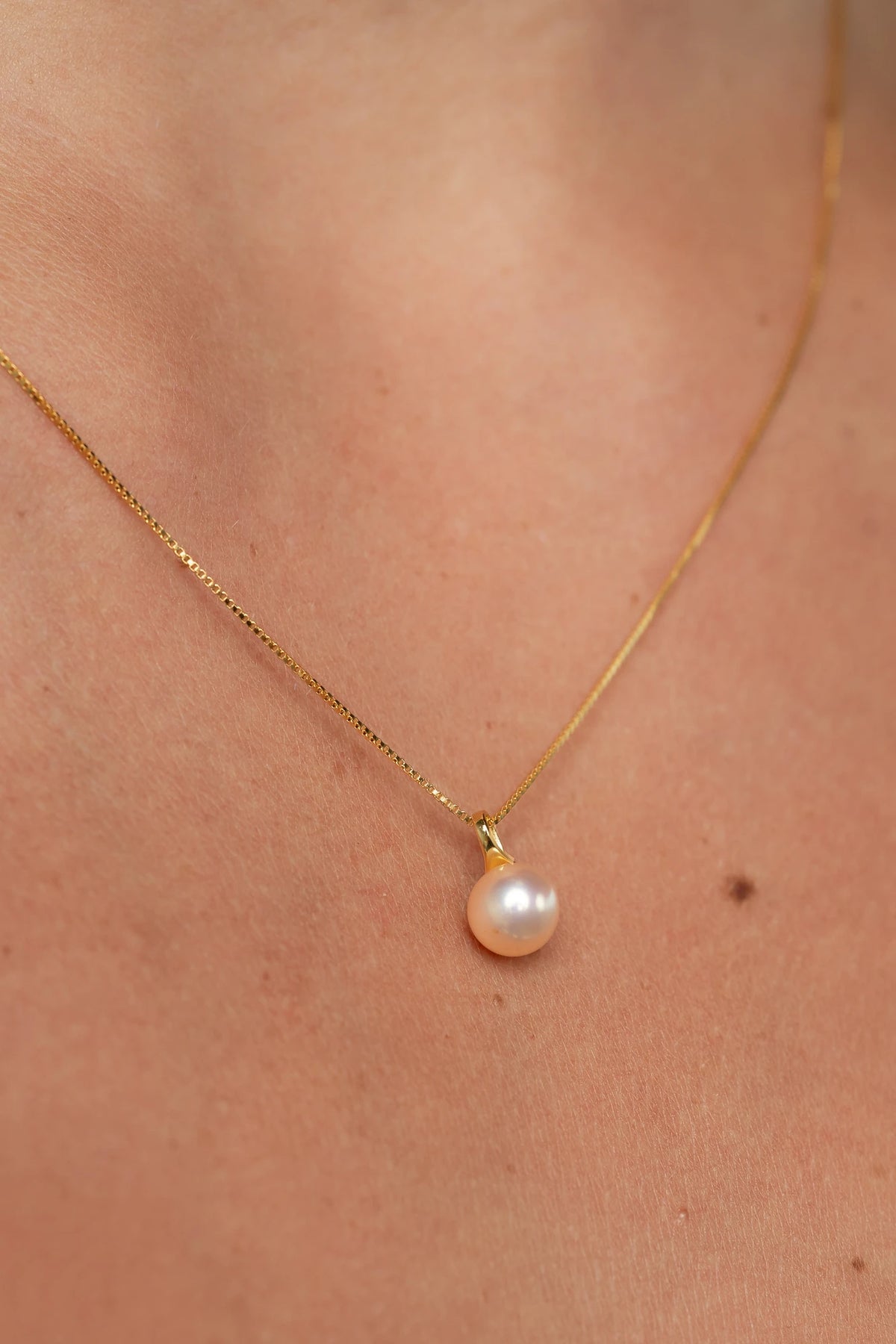Tanaia Pearl Necklace in Gold with a freshwater light pink pearl and delicate gold-tone chain.