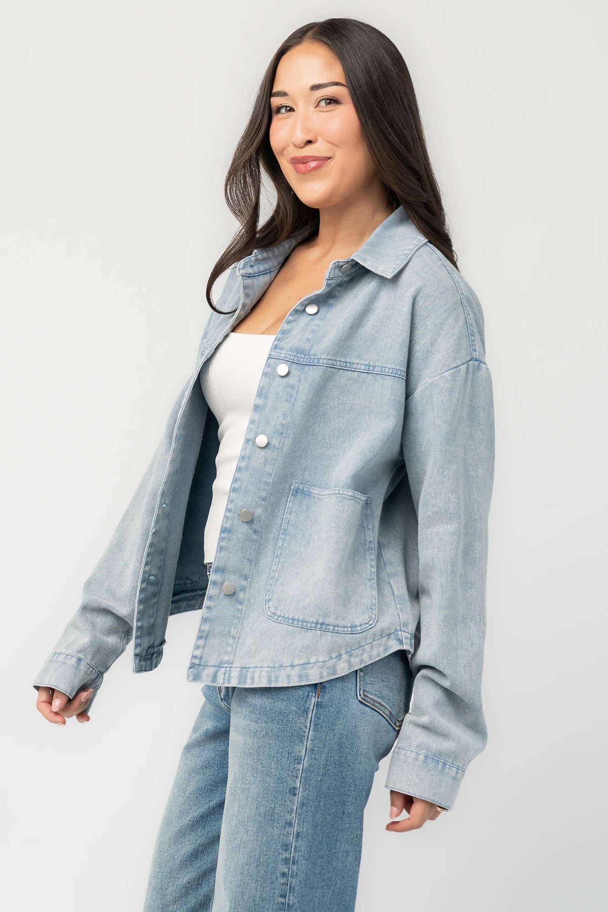Finn Lightweight Jacket in Vintage Blue with button front, classic collar, front pockets, and shirttail hem.