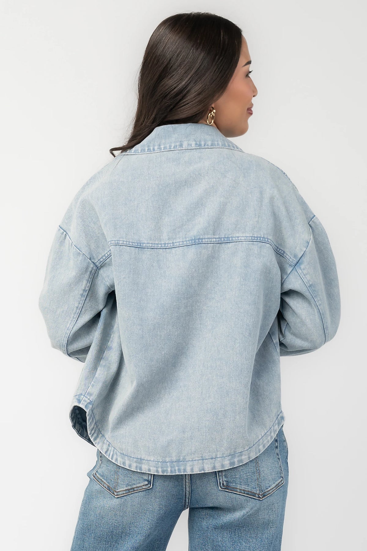 Finn Lightweight Jacket in Vintage Blue with button front, classic collar, front pockets, and shirttail hem.