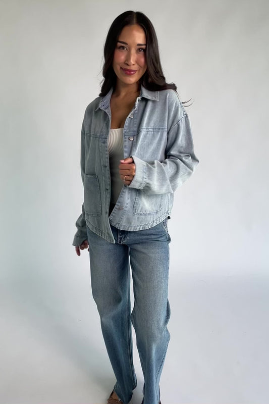 Finn Lightweight Jacket in Vintage Blue with button front, classic collar, front pockets, and shirttail hem.