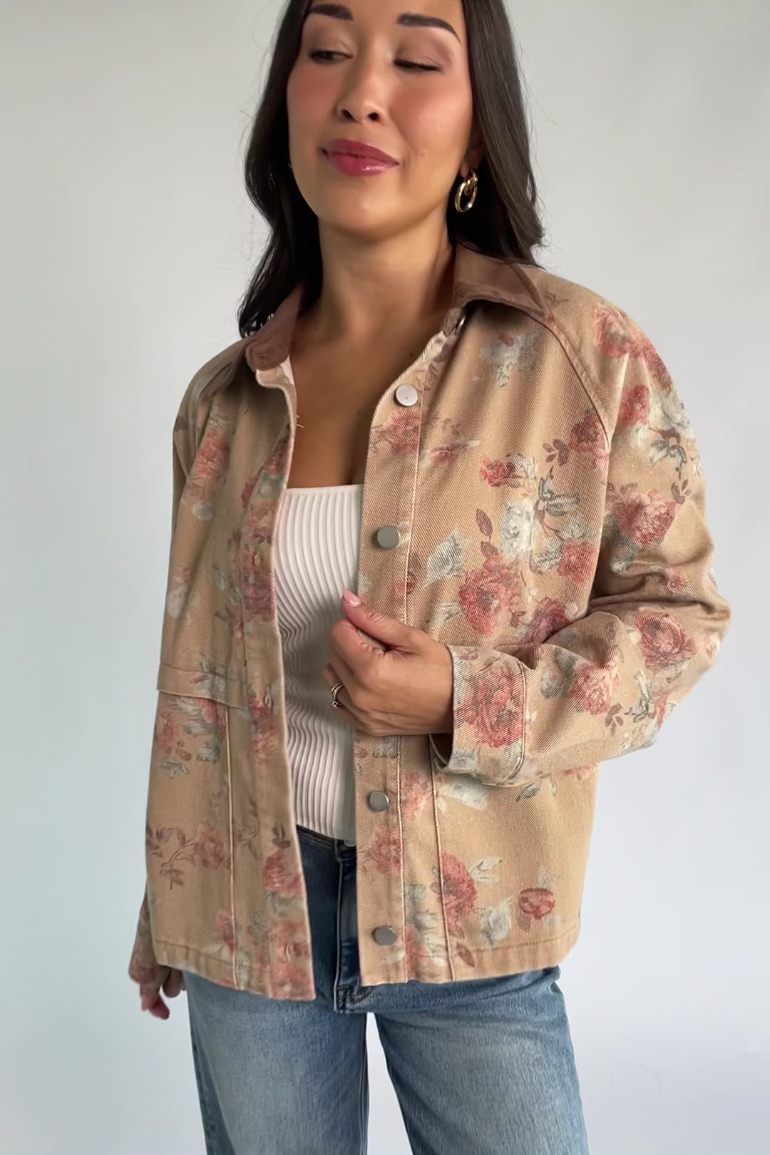 Lori Lightweight Jacket with vintage floral print, contrast collar, snap front, and functional pockets.