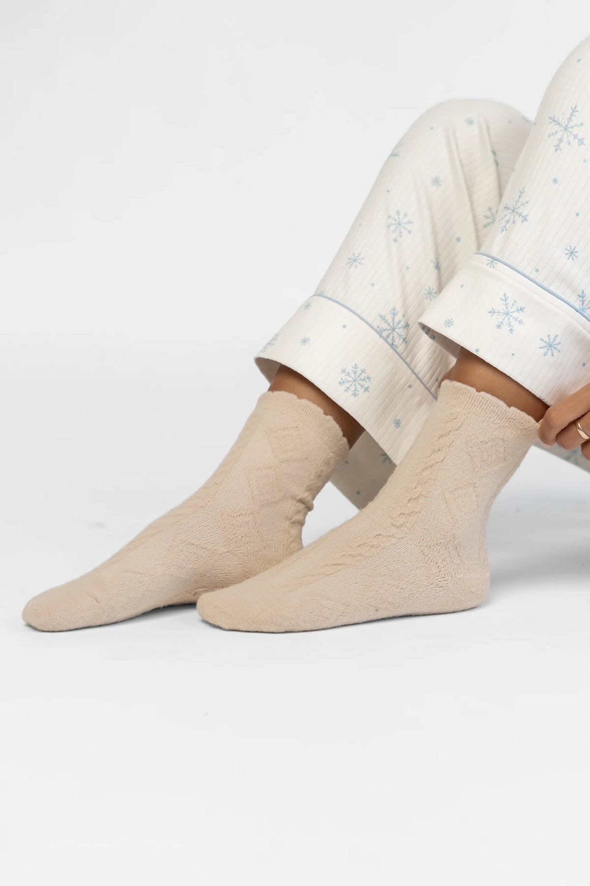 Sterling Cozy Cable Knit Socks in Oatmeal with a soft cable knit design and a ribbed cuff.